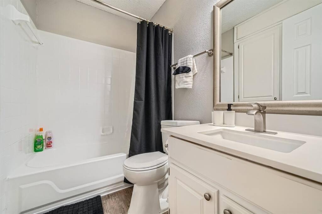 Chic 2B Getaway - 10Min To Dtwn - W/D, Pool, Prkg Apartment Austin Exterior photo