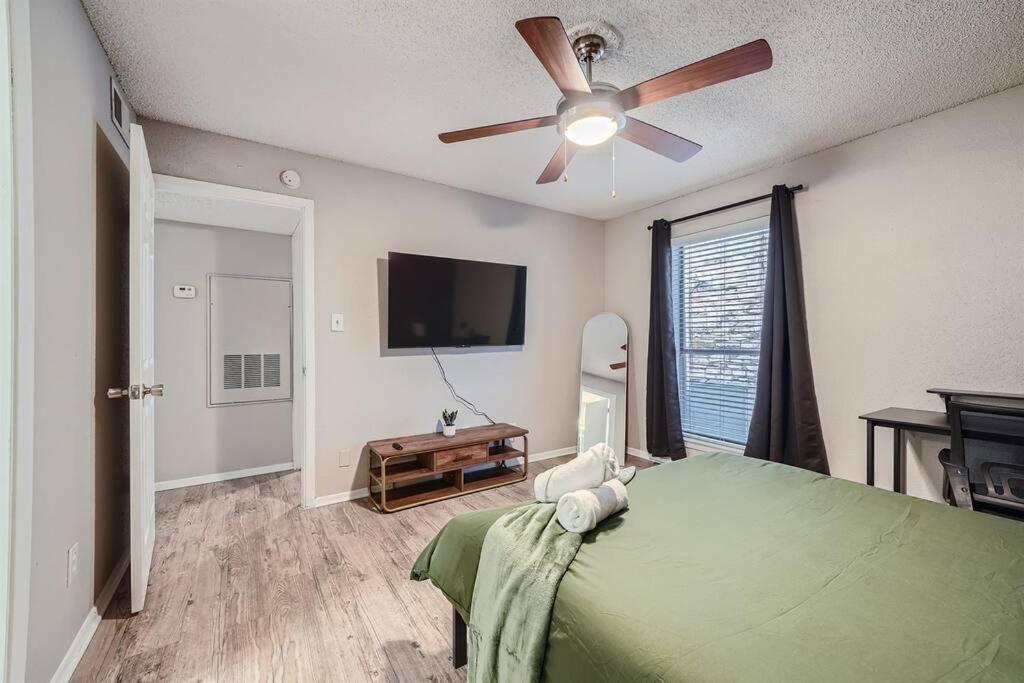 Chic 2B Getaway - 10Min To Dtwn - W/D, Pool, Prkg Apartment Austin Exterior photo