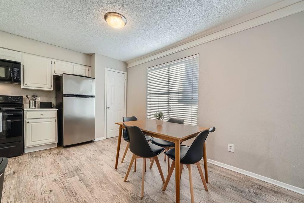 Chic 2B Getaway - 10Min To Dtwn - W/D, Pool, Prkg Apartment Austin Exterior photo