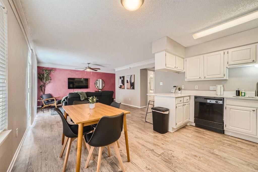 Chic 2B Getaway - 10Min To Dtwn - W/D, Pool, Prkg Apartment Austin Exterior photo