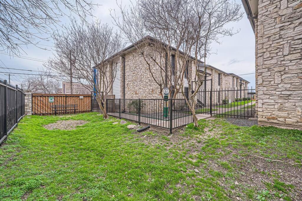 Chic 2B Getaway - 10Min To Dtwn - W/D, Pool, Prkg Apartment Austin Exterior photo